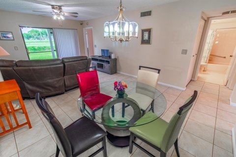 Condo in Lake Worth, Florida, 2 bedrooms № 2188702 - photo 15