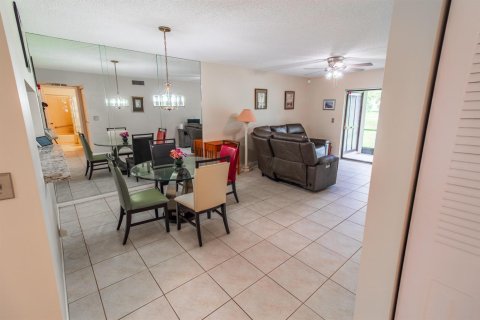 Condo in Lake Worth, Florida, 2 bedrooms № 2188702 - photo 24