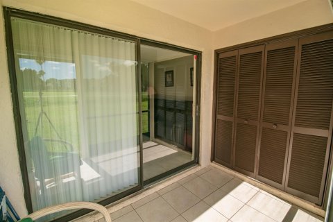Condo in Lake Worth, Florida, 2 bedrooms № 2188702 - photo 9