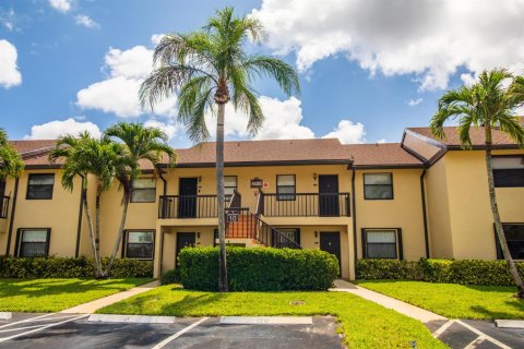 Condo in Lake Worth, Florida, 2 bedrooms № 2188702 - photo 2