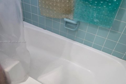 Купить кондоминиум в Майами, Флорида 1 спальня, 63.92м2, № 1998249 - фото 15