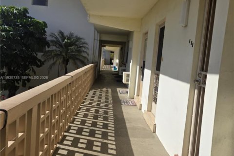 Купить кондоминиум в Майами, Флорида 1 спальня, 63.92м2, № 1998249 - фото 2