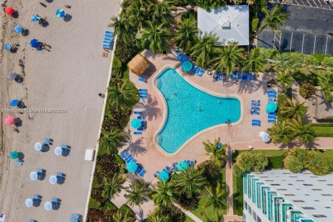 Condominio en venta en Hollywood, Florida, 1 dormitorio, 81.2 m2 № 2032264 - foto 13