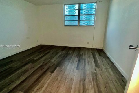 Condominio en venta en Hollywood, Florida, 1 dormitorio, 81.2 m2 № 2032264 - foto 4