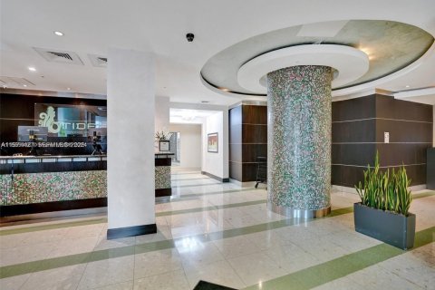 Condominio en venta en Hollywood, Florida, 1 dormitorio, 81.2 m2 № 2032264 - foto 8