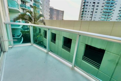 Condominio en venta en Hollywood, Florida, 1 dormitorio, 81.2 m2 № 2032264 - foto 7