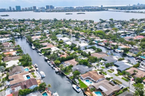 Villa ou maison à louer à North Miami, Floride: 3 chambres, 229.47 m2 № 1947256 - photo 4