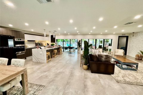 Villa ou maison à louer à North Miami, Floride: 3 chambres, 229.47 m2 № 1947256 - photo 3