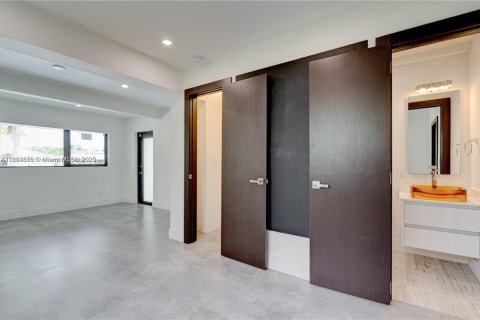 Villa ou maison à louer à North Miami, Floride: 3 chambres, 229.47 m2 № 1947256 - photo 12