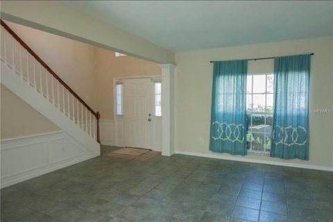 Villa ou maison à louer à Lake Mary, Floride: 4 chambres, 198.81 m2 № 2419634 - photo 2
