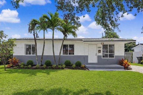 Дом в Холливуд, Флорида 3 спальни, 89.19м2 № 2063156