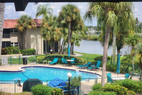 Condominio en venta en Safety Harbor, Florida, 2 dormitorios, 83.61 m2 № 1899114 - foto 1