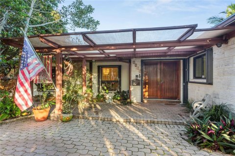 Casa en venta en Miami, Florida, 4 dormitorios, 278.43 m2 № 2002359 - foto 4