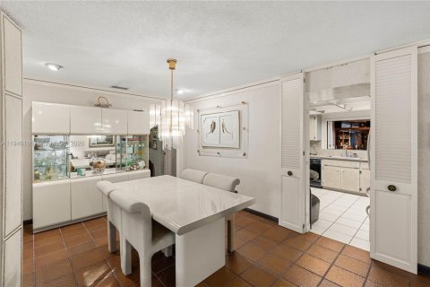Casa en venta en Miami, Florida, 4 dormitorios, 278.43 m2 № 2002359 - foto 25