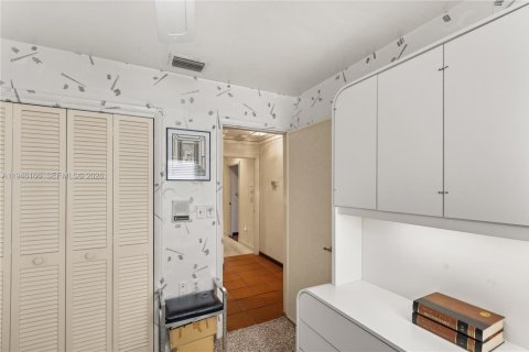 Casa en venta en Miami, Florida, 4 dormitorios, 278.43 m2 № 2002359 - foto 30