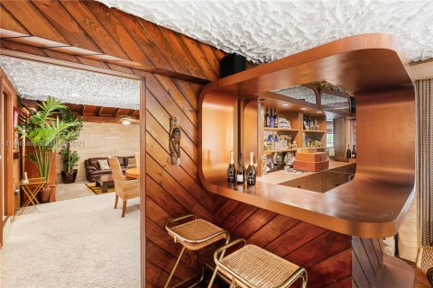 Casa en venta en Miami, Florida, 4 dormitorios, 278.43 m2 № 2002359 - foto 11