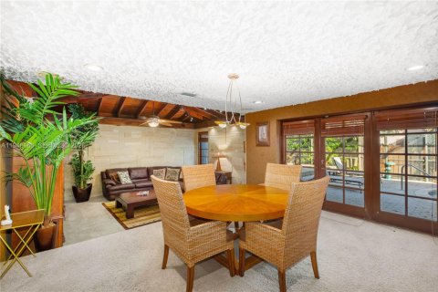 Casa en venta en Miami, Florida, 4 dormitorios, 278.43 m2 № 2002359 - foto 13