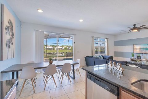 House in Kissimmee, Florida 6 bedrooms, 266.82 sq.m. № 2237460 - photo 11