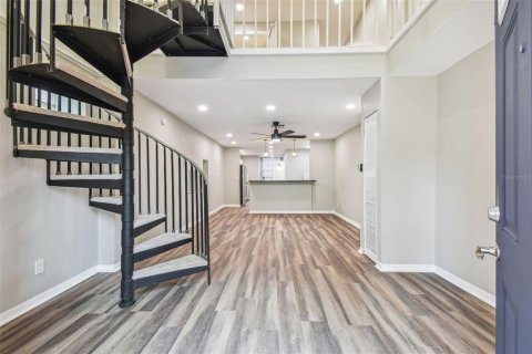 Propiedad comercial en alquiler en Saint Petersburg, Florida, 167.22 m2 № 1916110 - foto 4