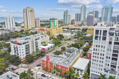 Propiedad comercial en alquiler en Saint Petersburg, Florida, 167.22 m2 № 1916110 - foto 1