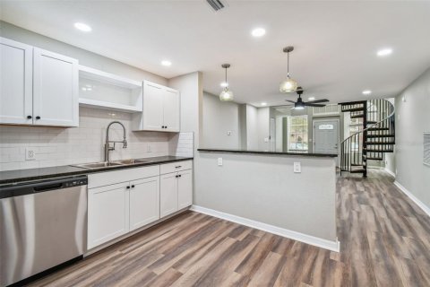 Propiedad comercial en alquiler en Saint Petersburg, Florida, 167.22 m2 № 1916110 - foto 8