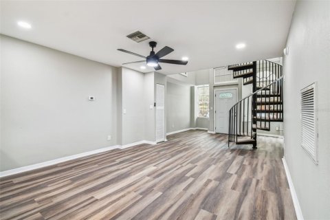 Propiedad comercial en alquiler en Saint Petersburg, Florida, 167.22 m2 № 1916110 - foto 7