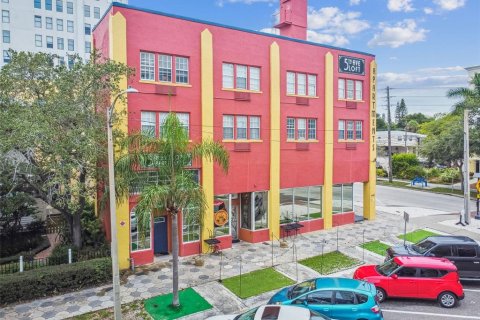 Propiedad comercial en alquiler en Saint Petersburg, Florida, 167.22 m2 № 1916110 - foto 2
