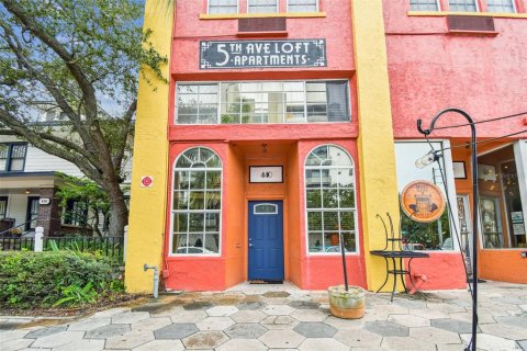 Propiedad comercial en alquiler en Saint Petersburg, Florida, 167.22 m2 № 1916110 - foto 3