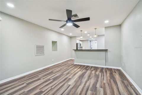 Propiedad comercial en alquiler en Saint Petersburg, Florida, 167.22 m2 № 1916110 - foto 6