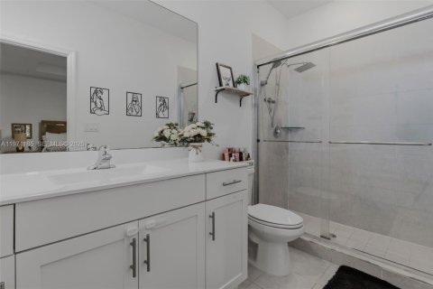 Villa ou maison à vendre à Miami, Floride: 3 chambres, 142.98 m2 № 2032095 - photo 29