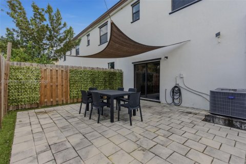 Villa ou maison à vendre à Miami, Floride: 3 chambres, 142.98 m2 № 2032095 - photo 30