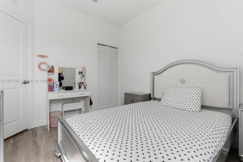 Villa ou maison à vendre à Miami, Floride: 3 chambres, 142.98 m2 № 2032095 - photo 23