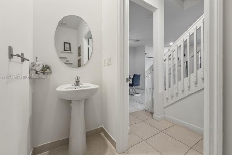 Villa ou maison à vendre à Miami, Floride: 3 chambres, 142.98 m2 № 2032095 - photo 13