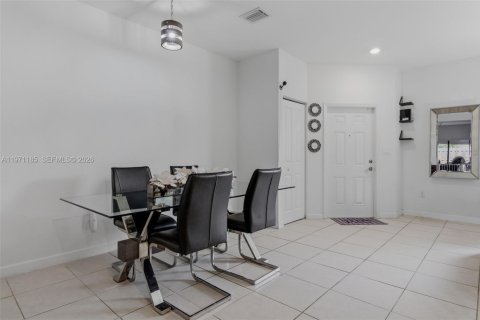 Villa ou maison à vendre à Miami, Floride: 3 chambres, 142.98 m2 № 2032095 - photo 6