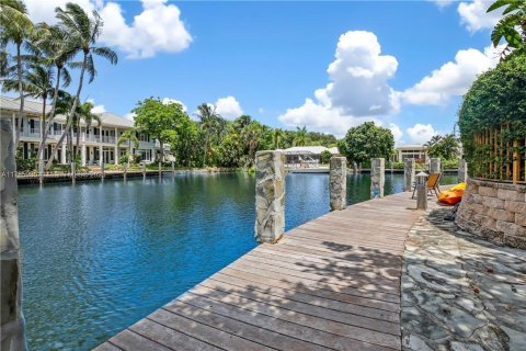 House in Lighthouse Point, Florida 3 bedrooms, 463.68 sq.m. № 1661363 - photo 26