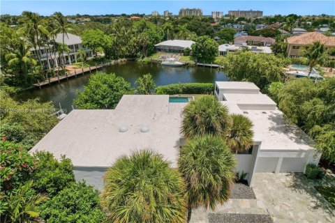 House in Lighthouse Point, Florida 3 bedrooms, 463.68 sq.m. № 1661363 - photo 30