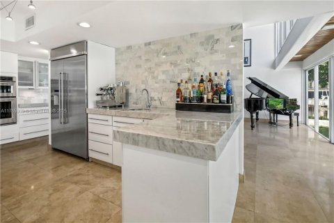 House in Lighthouse Point, Florida 3 bedrooms, 463.68 sq.m. № 1661363 - photo 15