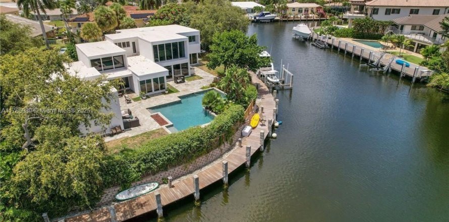 House in Lighthouse Point, Florida 3 bedrooms, 463.68 sq.m. № 1661363