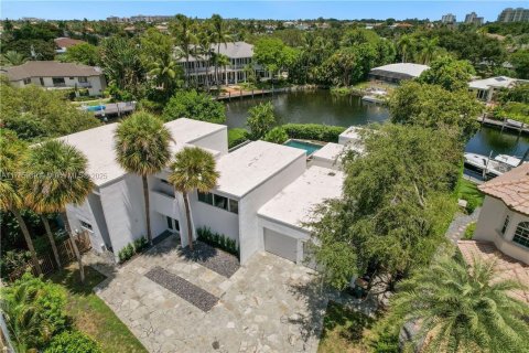 House in Lighthouse Point, Florida 3 bedrooms, 463.68 sq.m. № 1661363 - photo 27