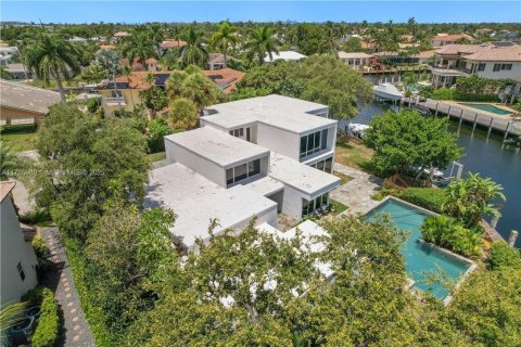 House in Lighthouse Point, Florida 3 bedrooms, 463.68 sq.m. № 1661363 - photo 3