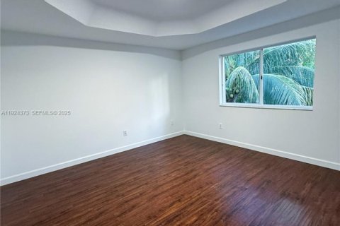 House in Doral, Florida 3 bedrooms, 195.47 sq.m. № 1983830 - photo 16
