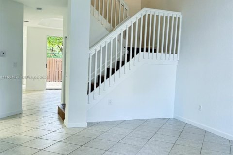 House in Doral, Florida 3 bedrooms, 195.47 sq.m. № 1983830 - photo 14