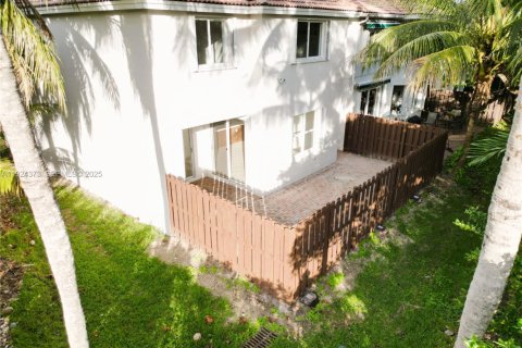 House in Doral, Florida 3 bedrooms, 195.47 sq.m. № 1983830 - photo 30