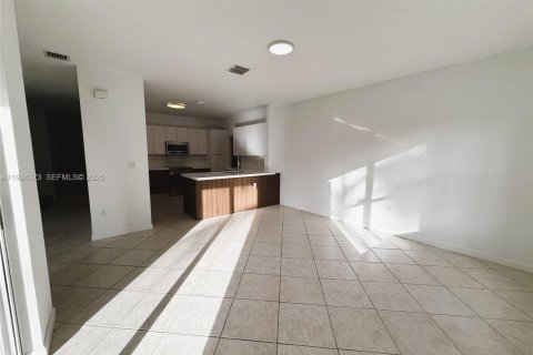 House in Doral, Florida 3 bedrooms, 195.47 sq.m. № 1983830 - photo 9