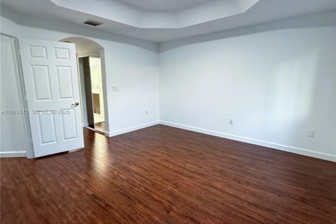 House in Doral, Florida 3 bedrooms, 195.47 sq.m. № 1983830 - photo 17