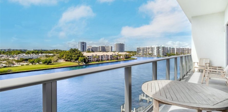 Кондоминиум с 1 спальней в Холливуд, Флорида № 2014329