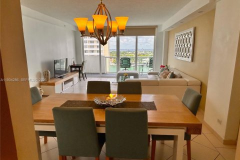 Condominio en venta en Miami Beach, Florida, 1 dormitorio, 86.4 m2 № 1993151 - foto 2