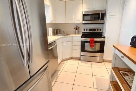 Condominio en venta en Miami Beach, Florida, 1 dormitorio, 86.4 m2 № 1993151 - foto 4