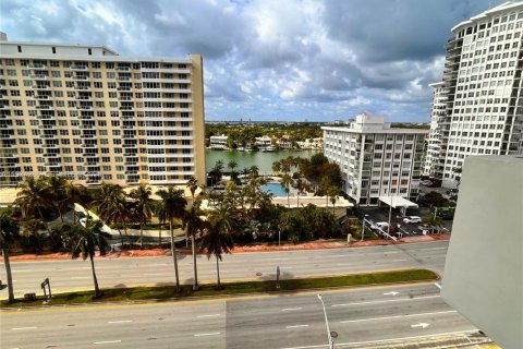 Condominio en venta en Miami Beach, Florida, 1 dormitorio, 86.4 m2 № 1993151 - foto 10