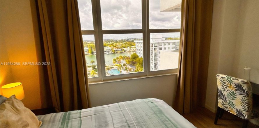 Condominio en Miami Beach, Florida, 1 dormitorio  № 1993151